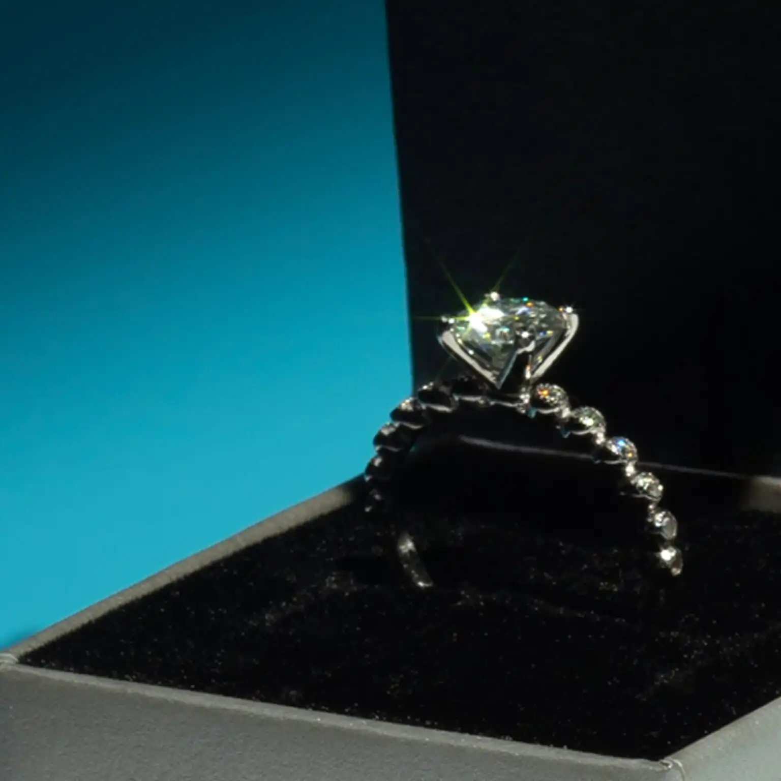 Embrace Inel din Argint Diamant Moissanite Embrace Inel din Argint Diamant Moissanite