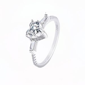 Heart Inel din Argint Diamant Moissanite