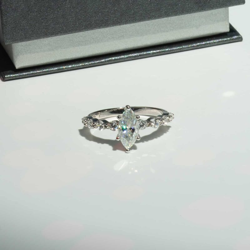 Regal Inel din Argint Diamant Moissanite