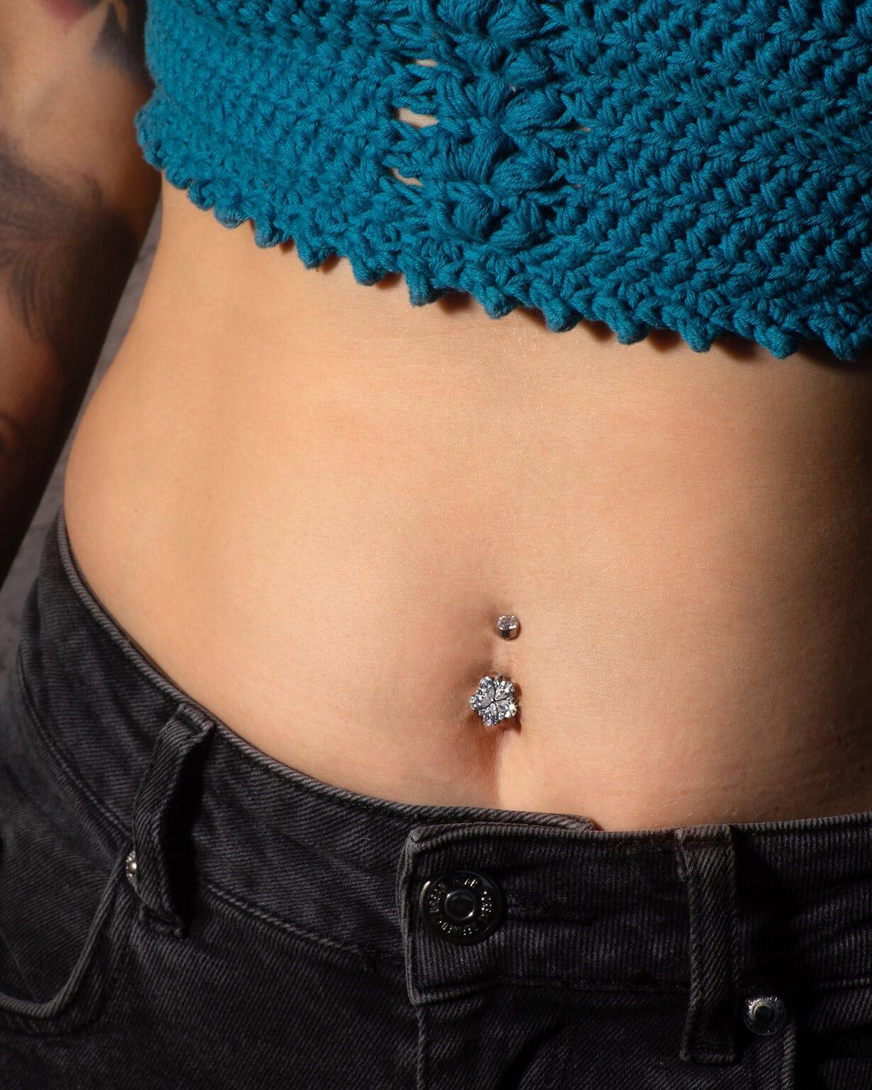Piercing Buric Titan ASTM F136 Zirconiu Trifoi Piercing Buric Titan ASTM F136 Zirconiu Trifoi
